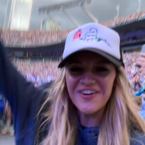Kelsea Ballerini Instagram - you know i like my chicken fried