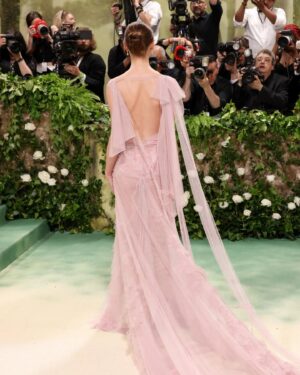 Phoebe Dynevor Instagram - What an absolute honour to attend The Met wearing custom @victoriabeckham. It was a DREAM to watch her and her incredible team create this dress in time for this epic night 🌸 thank you @nicky_yates thank you @gertielowe @charlottetilbury @sofiatilbury @davidvoncannon