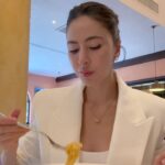 Sririta Jensen Instagram - Have a nice day to you all ka🙂
ดูแลสุขภาพกันด้วยนะคะวันนี้อากาศร้อนมาก☀️

บอกพิกัดร้านชุดสวยๆ ห้ามพลาดคอลเลกชันพิเศษ 
Victoria Beckham x Mango ได้แล้ววันนี้ที่ MANGO ชั้น 1 โซนอีเดน ศูนย์การค้าเซ็นทรัลเวิลด์ online เว็บไซต์  MANGO.com 

#MangoCommunity #MangoThailand #MangoWoman