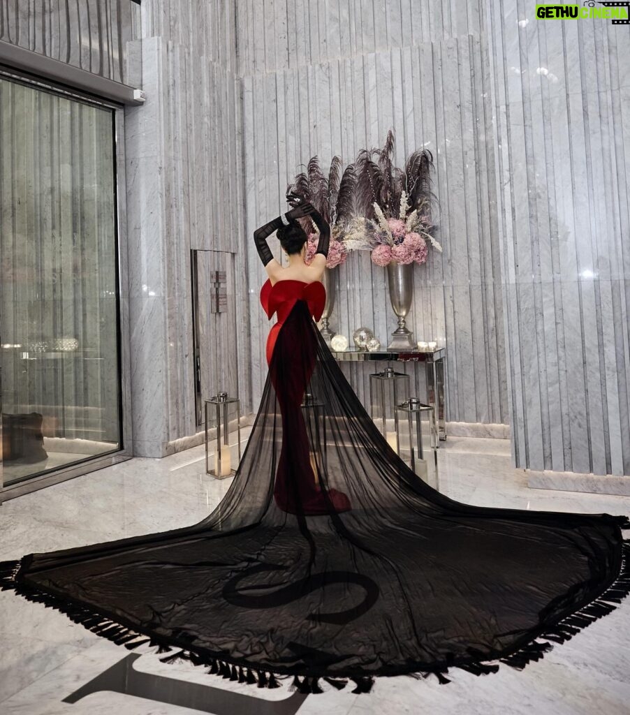 Fan Bingbing Instagram - As-salamu alaykum! 

Grateful to be named the EMIGALA 2024 Fashion Icon of the Year 🌟

Dress: @andreabrocca Alta Moda 2024 Spring Summer; coordinated by @wishgui3 
High Jewels: @dhamani1969 
HMU: @_christopherbu_ @huyiyin8 
Photography: @mengqiangfan 
PR & Management: @jerseychong @amanetuerdi_ 
Special thanks to @theemigala @royalseaentertainment @slsdubai