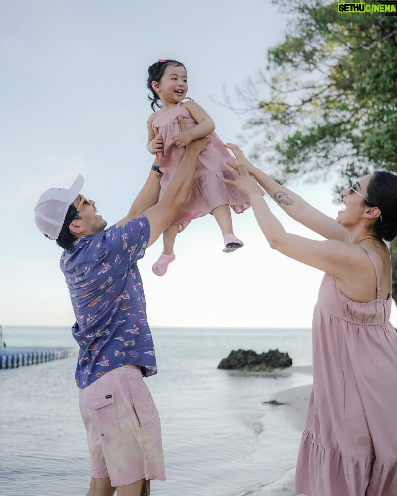 Jennylyn Mercado Instagram - My circle of strength, love, and laughter. 🤍 Ohana 🥰🏝️#dylanjaydeho #myloves 

📸 : @donniemagbanua