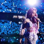 Jolin Tsai Instagram - 重慶煲 一心是來參加派對的！不是來看演唱會的
眼睛都不知道要放哪裡
一個比一個漂亮 出彩
#硬核般自得其樂的血液🩸
very proud of u 
謝謝重慶寶兩天不間斷的愛 🌶️🌶️🌶️
#喔辣辣辣
#uglybeauty2024finale重慶站