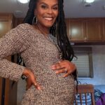 Tabitha Brown Instagram - New character loading…… I can’t wait to share this film with yall! Living my dreams and super grateful! 
🙌🏾OOHHH GOD I THANK YOU🙌🏾 
Yall know the shop is closed so this the only way yall gonna see me pregnant😂
#tabithabrown #actress #film #movies 
Hair @hairbyhim 
Makeup @_cincodemaya