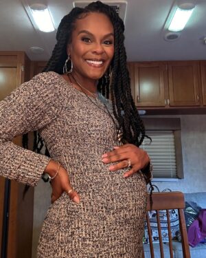 Tabitha Brown Instagram - New character loading…… I can’t wait to share this film with yall! Living my dreams and super grateful! 
🙌🏾OOHHH GOD I THANK YOU🙌🏾 
Yall know the shop is closed so this the only way yall gonna see me pregnant😂
#tabithabrown #actress #film #movies 
Hair @hairbyhim 
Makeup @_cincodemaya
