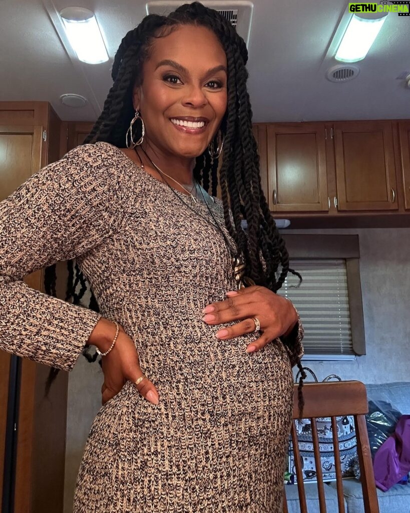 Tabitha Brown Instagram - New character loading…… I can’t wait to share this film with yall! Living my dreams and super grateful! 
🙌🏾OOHHH GOD I THANK YOU🙌🏾 
Yall know the shop is closed so this the only way yall gonna see me pregnant😂
#tabithabrown #actress #film #movies 
Hair @hairbyhim 
Makeup @_cincodemaya