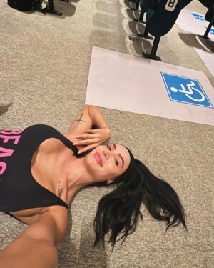 Aline Mineiro Instagram - Dessa semana aí… 🍀 🔛
Como foi a semana de vocês? 
Que tenhamos força e fé  pra continuarmos firmes e fortes 🙏🏼