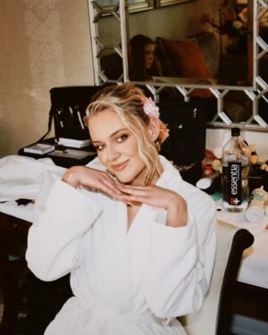 Kelsea Ballerini Instagram - i love new york city

but i can’t stay at the carlyle anymore