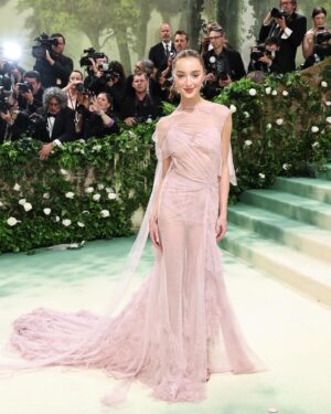 Phoebe Dynevor Instagram - What an absolute honour to attend The Met wearing custom @victoriabeckham. It was a DREAM to watch her and her incredible team create this dress in time for this epic night 🌸 thank you @nicky_yates thank you @gertielowe @charlottetilbury @sofiatilbury @davidvoncannon