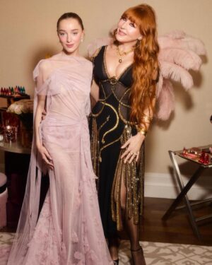 Phoebe Dynevor Instagram - Thank you to the Queen @charlottetilbury for the rosy glow and for being the best date 🫶