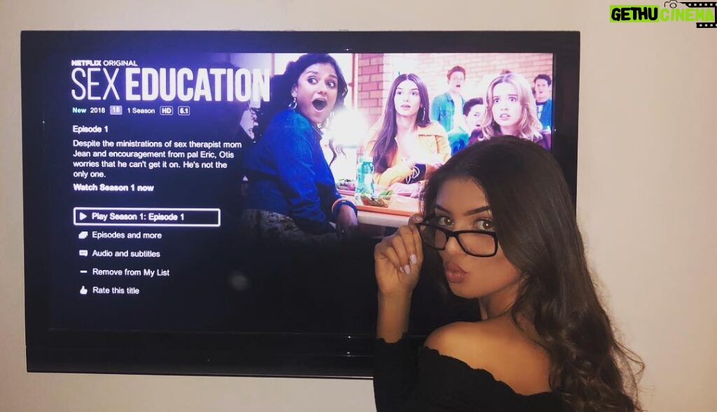 Mimi Keene Instagram - Come and get educated with us on Netflix huns😈🍆🍑🍌 #sexeducationnetflix •
•
Incredibly proud of this amazing show, and feel blessed to be part of it, along with the most talented hunnies I’ve met! GO WATCH IT❤️