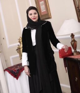Sahar Dolatshahi Instagram - .
جلب کردن نظر هیئت داوران مراسم دیشب خیلی برام موجبات خوشی بود.  ممنونم ازتون هیئت محترم داوران : رویا جان تیموریان. امیر پوریای عزیز و باران کوثری جان جان. تشکر بعدی از آقای آرمین میلادی که خیلی برای برقرار بودن این مراسم زحمت کشیدن. و همینطور سفیر هنر دوست استرالیا برای میزبانی مراسم دیشب.  @amiiirpouriiia  @royateymourian @barankosari.new  @armin_miladi  جایزه  این بخش یعنی بازیگری زن رو سارا بهرامی عزیزم دریافت کرد و در واقع من جایزه ویژه هیئت داوران رو دریافت کردم (special mention)  تبریک به سارا بهرامی @sarabahramiii عزیز  مرررسی از همراهی مامان و بابای عزیزم  و تشکر و خسته نباشید به همه همکاران عکاس و خبرنگار  Stylist: @nazaninsafaofficial