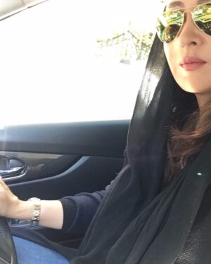 Niki Karimi Instagram - در راه تمرين " عروس مردگان " ، روزهاي پاياني تمرين و شروع از ١٨ ام 
روز ارديبهشتي همگي به خير
🌹❤️
@arousemordegan