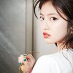 Mio Imada Instagram - @voguegirljapan 
@yslbeauty 
第2弾🌹
鮮やかな発色と濡れたようなツヤが
とてもステキな新色です。
#ルージュヴォリュプテシャイン
#vgpromotion
