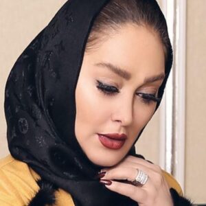 Elham Hamidi Instagram - ﻣﻦ ﻋﺎﺷﻖ ﺍﻣﺮﻭﺯﻡ،

ﭼﻮﻥ ﺩﯾﺮﻭﺯ ﺭﻭ ﻧﻤﯽ ﺗﻮﻧﻢ
ﺑﺮﮔﺮﺩﻭﻧﻢ...
ﻭ ﺷﺎﯾﺪ ﻓﺮﺩﺍﯾﯽ ﻧﺒﺎﺷﻪ...
ﺍﻣﺮﻭﺯ ﺑﻬﺘﺮﯾﻦ ﻟﺒﺎﺳﻢ ﺭﺍ ﻣﯿﭙﻮﺷﻢ...
ﺑﻬﺘﺮﯾﻦ ﻋﻄﺮﻡ ﺭﺍ ﻣﯿﺰﻧﻢ...
ﺑﺮﺍﯼ ﻋﺰﯾﺰﺍﻧﻢ ﮔﻞ ﻣﯿﺨﺮﻡ...
ﻗﺸﻨﮓ ﺗﺮﯾﻦ ﺍﺧﻼﻗﻢ،
ﺍﺳﺘﻌﺪﺍﺩﻡ ﻭ ﺷﮑﻮﻫﻢ ﺭﻭ ﻫﺪﯾﻪ ﻣﯿﮑﻨﻢ ﺑﻪ ﺧﺎﻧﻮﺍﺩﻡ،
ﺩﻭﺳﺘﺎﻡ
ﻭ ﺍﻃﺮﺍﻓﯿﺎﻧﻢ...
ﭼﻘﺪﺭ ﮐﺎﺭ ﺑﺮﺍﯼ ﺍﻣﺮﻭﺯ ﺩﺍﺭﻡ...
ﺑﺎﯾﺪ ﺍﻣﺮﻭﺯ ﺭﻭ ﺯﻧﺪﮔﯽ ﮐﻨﻢ...
#الهام_حمیدی