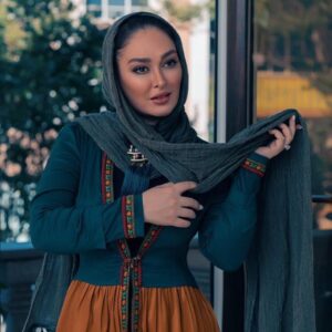 Elham Hamidi Instagram - برای ساختن زندگیت هیچگاه نا امید نشو
یه روزی به خودت میای و افتخار میکنی از اینکه ادامه دادی و تسلیم نشدی 
یه روزی که با یک موفقیت، زندگی تو تغییر دادی،
👈فقط یادت باشه...
برای رسیدن به اون روز، باید پشتکار و پایداری نشون بدی
برای رسیدن به اون روز باید ذره بین بشی  و کاملا رو هدفت فوکوس کنی
برای رسیدن به اون روز نباید  در مقابل مشکلاتی که جلو راهت سبز می شن کم بیاری، چون هیچ مسئله ای بدون راه حل نیست
👈نباید بگی من بدشانسم، سرنوشت من اینه و مسیر  هدف رو رها کنی،  شانس تویی،  سرنوشت هم دست خودته.
#الهام_حمیدی