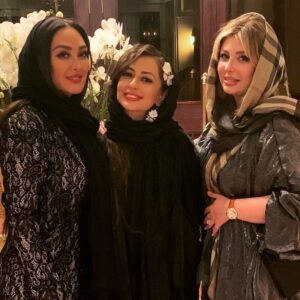 Elham Hamidi Instagram - شبی  عالی ،پر از عشق و شادی کنار نیوشا دوست عزیز و نفیسه مهربون
#الهام_حمیدی
#نیوشا_ضیغمی
#نفیسه_روشن