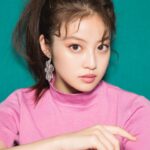 Mio Imada Instagram - ViVi8月号🌻
表紙実はこちらのパターンもあったのさ。
バニラちゃんがとにかく可愛かった。
ぜひ誌面でね。