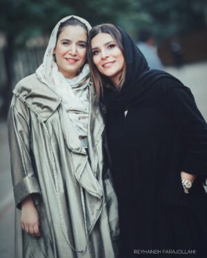 Sahar Dolatshahi Instagram - اکران فیلم “رضا” موزه سینما با ستاره جانم👭