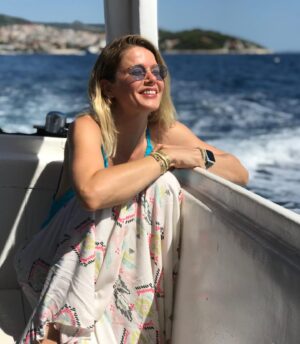 Burcu Biricik Instagram - ☀️🐚 📸: @elcinsangu 🌈