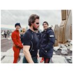 Melissa Benoist Instagram - there’s a crossover a-comin’! hold on to your britches! #crisisoninfiniteearths starts tonight