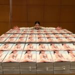 Mio Imada Instagram - 明日いよいよ、
写真集LASTSHOT発売日☺︎
こないだサイン書きしてきました！
そして、今回はポストカードが入ってるのです！わーい
明日だねー明日だね！♡
#3枚目の写真なんかおもしろい