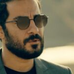 Sahar Dolatshahi Instagram - نخستین تریلر سریال قورباغه ساخته هومن سیدی/#قورباغه در راه است
.
نخستین تریلر رسمی سریال «قورباغه» بعد از گذشت ۹ ماه از فیلمبرداری منتشر شد.
.
نویدمحمدزاده  و صابر ابر برای اولین بار با «قورباغه» به نمایش خانگی می آيند،
.
این سریال، چهارمین همکاری نوید محمد زاده با هومن سیدی بعد از فیلم های «سیزده»، «خشم و هیاهو» و «مغزهای کوچک زنگ زده» است.
.
سیدی در این اثر از سحر دولتشاهی ، فرشته حسینی ، آناهیتا افشار و مهران غفوریان در کنار چهره های جدید استفاده کرده است.
.
فیلمبرداری «قورباغه» در ۱۵ قسمت تا پایان سال جاری ادامه دارد و پس از پایان فیلمبرداری و گذراندن مراحل فنی، در بهار سال  ۹۹ منتشر خواهد شد.

#قورباغه

@frog_series 
@houman_seyedi
@navidmohamadzadeh 
@saberabar
@sahardolatshahi
@_fereshtehosseini