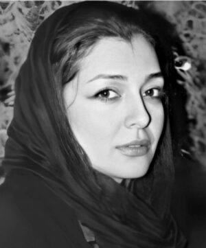 Sare Bayat Instagram - عزیزان من
هیچ لذتی بالاتر از در کنار خانواده نفس کشیدن نیست
گرچه روزهای سختی رو سپری می کنیم
اما قدر همین با هم بودنمون رو خیلی بدونیم خیلی♥️
با در خانه ماندن و مراقبت از خود میتوانیم بیشتر در کنار هم بمانیم.♥️