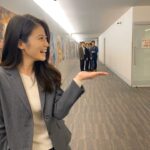 Mio Imada Instagram - みんなで検事室お借りして
カッコつけました。
そして手にのせてみました。🤚
明日6話です☺︎