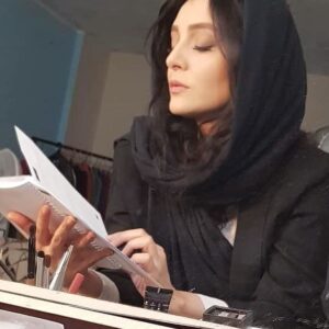 Sare Bayat Instagram - دیگر چه فرقی میکند
عشق را به زبان بیاورم یا نه!
تو از چشم های من
کتابی بخوان به نام:
'' دلتنگی'' چاپ هزار و یکم... صفا وهابی