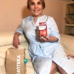 Marina Fedunkiv Instagram - Просто сидеть дома мне стало скучно на третий день ... и «Остапа понесло» 😂 
Стирка, глажка, уборка, перестановка мебели и к вечеру боль в суставах, как результат 😩
Через сервис @eaptekaru заказала препарат Сустафлекс. @eaptekaru, кстати, очень спасает сейчас: выбор огромный, выходить из дома не нужно и доставляют быстро. 
Сустафлекс — настоящая палочка-выручалочка для суставов. Изготовлен по последним высоко научным технологиям во Франции и содержит в составе коллаген II типа специально для суставов. Всего 1 капсула в день и я снова в строю 💪 
Для тех, кто страдает от активного карантина, я сегодня выложила сторис, где вы можете получить на скидку 100 рублей на покупку Сустафлекса по промокоду “Марина”. Промокод действителен до 30 апреля. 
Правда не знаю, чем заняться теперь - сил и энергии полно, а фантазия отдыхает. 
А что вы делаете дома, чтоб не заскучать на карантине?

#ЕАПТЕКА #EAPTEKARU #EAPTEKA #ТебеНаЕ