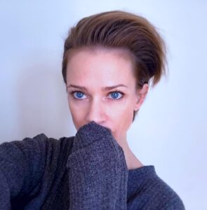 A.J. Cook Instagram - New decade. New look. 💇🏼‍♀️ #2020 #hair #change