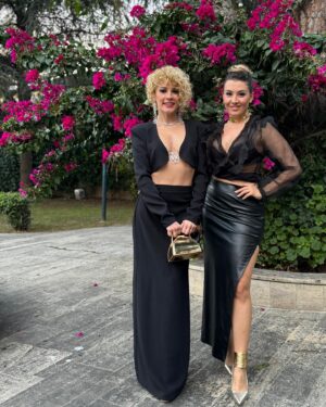 Açelya Topaloğlu Instagram - 🖤 #altınkelebek