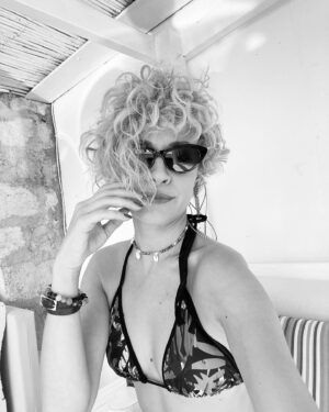 Açelya Topaloğlu Instagram - 🖤