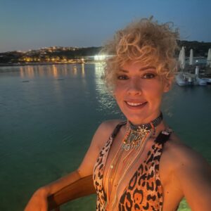 Açelya Topaloğlu Instagram - 🫧
