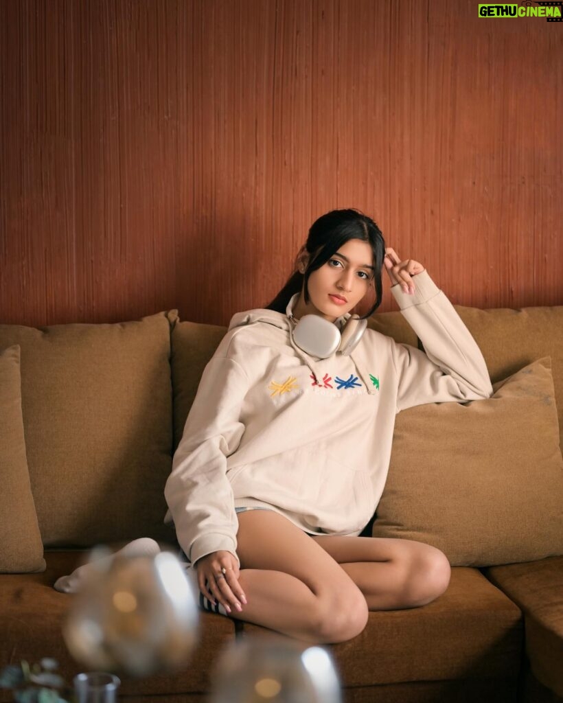 Aadhya Anand Instagram - Sitting pretty🦢 Outfit - @benetton @benetton_india Edited by - @omkarnaik__ #aadhyaanand #aadhya_anand #mi