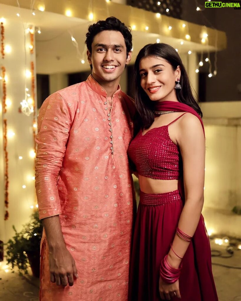 Aadhya Anand Instagram - miniTV ke love birds ko tag karke pucho kab dekhne milegi inki cute love story ka next chapter. 😍 chalo, comments mein shuru hojao 😉👇 @aadhya_anand @rudhrakshjaiswal1 @urvisingh143 @arjun_deswal @naman.33 @anupriyacaroli_ @sachinsins @siddhantraj05 @dicemediaindia @pocketaceshq #AmazonminiTV #CrushedOnAmazonminiTV