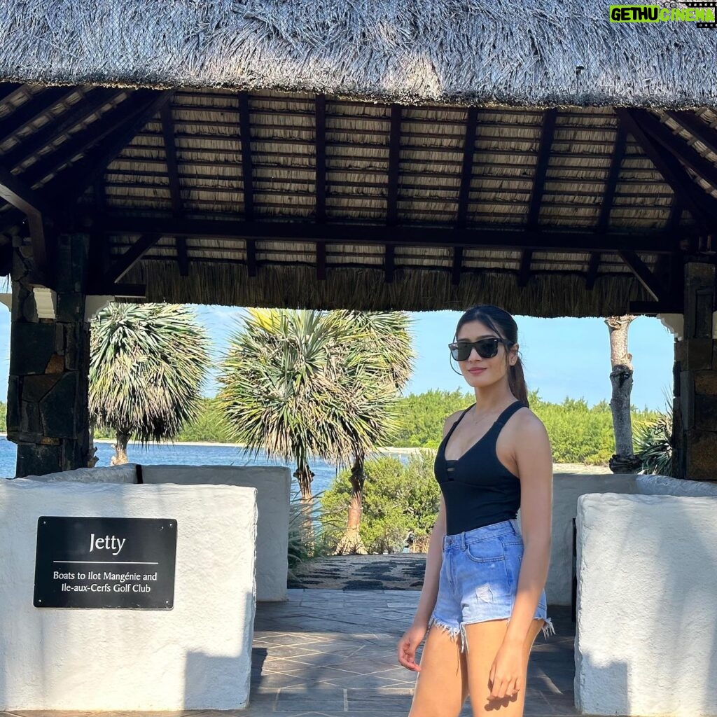 Aadhya Anand Instagram - Hot girl summer🌴 @shangrilamauritius . . . . #aadhyaanand #aadhya_anand #mauritius #mauritiusisland #africa #beachvacation #mumbai #holiday