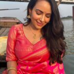 Aanchal Munjal Instagram - Started Day 1 of city promotions for #Mandali on Day 1 of Navratri in Varanasi !!! 😍❤️ #JaiMataDi 🧿🌟