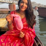 Aanchal Munjal Instagram - Started Day 1 of city promotions for #Mandali on Day 1 of Navratri in Varanasi !!! 😍❤️ #JaiMataDi 🧿🌟