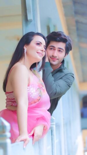 Aanchal Munjal Instagram - Gulabi sadi 🫶
.
.
#reels #reelsinstagram #reelitfeelit #reelkarofeelkaro #akshaykharodia #aanchalmunjal #dance #lyricaldance #trending #gulabisadi
#viral