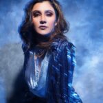 Aastha Gill Instagram - Blue is the colour this season 💙 — Hair and Makeup by @cashmakeupartistry Shot by @shutterstrings — #aasthagill #agog #artist