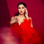 Aastha Gill Instagram - Fierce, Fabulous, and Unstoppable __ HMA by @cashmakeupartistry Photoghaper @rohitsrivastava_ 👗@stylenmua @rudrakshdwivedi __ #aasthagill #agog #artist #singersongwriter