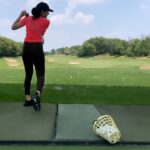 Aastha Gill Instagram - First attempt at golfing with the best in the game 🥰❤️ @vani_vkgolf ⛳️ #golfing #dlfgolfandcountryclub #AasthaGill #AGOG #vanikapoor
