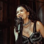 Aastha Gill Instagram - The stage was on fire, and so are you! 🔥🎤 Thank you all for your amazing support and love for ’Kyun’. Stream it now on all major platforms 💛 #aasthagill #kyun #agog #newmusic #artist