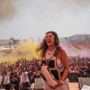 Aastha Gill Instagram - A LIFETIME MEMORY!!!
Thank you so much much Mumbai for all the love!
🥹🥹🥹😍😍😍
#happyholi #aasthagill #agog #aasthagilllive #holiinmumbai #coloursplash