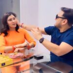 Aastha Gill Instagram - Bhai ya kasai? 🥵🤣 #rakhi2023 #happyrakshabandhan #brothersday #AasthaGill @pulkitrawat13 @alphaankit