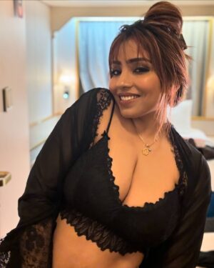 Aayushi Jaiswal Instagram - #saturday #saturdaynight #saturdayvibes #saturdaymood #newpost #insta #instagram #instagood #instadaily #instalike #instafashion #instamood #instalove #instagramreels #reels #reelsinstagram #reelsindia #trendingreels #trending #trendingnow #viral #viralpost #comments #staytuned #followformore