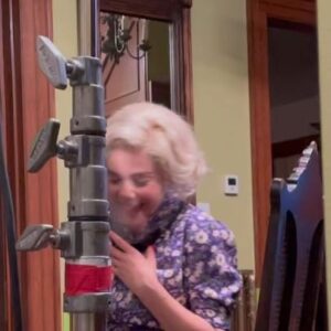 Abbi Jacobson Instagram - Even more essential BTS footage of @leagueonprime 

But do you know about muscles? And have you watched yet?