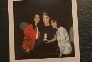 Abbi Jacobson Instagram - 🙋🏻‍♀️