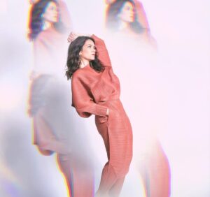 Abbi Jacobson Instagram - Ode to @isseymiyakeofficial for @ladygunn 

Photos / @shervinfoto
Styling / @styledbyphil
Story / @alexblynn
Makeup / @rebeccarestrepo
Hair / @rheannewhite
Styling assistant / @_meekahh
PA / @juliaadambola